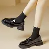 Mocasines populares para mujer 2026 otoño nuevos zapatos de suela gruesa para mujeres bajitas zapatos casuales versátiles sin cordones de cuero para mujer