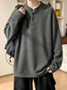 Camiseta Henley de Manga Longa com Padrão Espinha de Peixe Masculina Outono Estilo Old Money Design com Capuz Senso de Design Top Pulôver Solto
