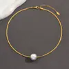 Cadena para Clavícula de Hueso de Serpiente de Dos Tonos Oro y Plata de Doble Capa para Mujer, con una Sola Perla Plana, Estilo de Lujo Ligero y Nicho