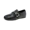 Zapatos de cuero versátiles para mujer estilo británico con punta cuadrada y hebilla, adecuados para ir al trabajo, con aumento interno de altura, zapatos de una sola pieza con separación de dedos 2026, nuevo estilo retro