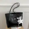 Bolso grande de mujer transfronterizo, nuevo estilo verano 2026, versátil y moderno, de un solo hombro, moderno, para la ciudad, retro, casual, tipo tote