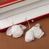 Aretes de Clip de Flor de Gasa Perla Plata para Mujer Aretes Asimétricos Super Hada Estilo Vacaciones Dulces Elegantes Mori