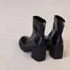Versão em Couro Macio de Botas Curtas Aumentadoras de Altura com Plus Veludo para Mulheres, Saltos Baixos Pequenos, Saltos Grossos, Botas Martin, Botas Slim de Bico Quadrado Francês, Bico Quadrado