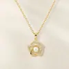 Collar Colgante de Elemento Popular Geométrico para Mujer Cadena de Clavícula Versátil de Lujo Ligero Collar Colgante de Flor de Perla y Diamante