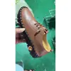 Zapatos de Madre Cosidos de Color Sólido Transfronterizos Europeos y Americanos con Suelas de Goma Suave, Populares Zapatos de Superficie Suave de Comercio Exterior para Personas Mayores, Venta al por Mayor Tallas Grandes
