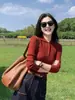Suéter de Punto de Manga Larga con Cuello Polo Rojo Retro para Mujer, Diseño Nicho con Sentido del Estilo para Principios de Primavera, Adelgazante, Camiseta Interior Básica
