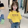 G2164# camiseta de algodón de manga larga para niña, imitación de dos piezas, nuevo estilo extranjero, abrigo de otoño para niños, camiseta, ropa de primavera y otoño para niños