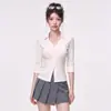 Elegante y sexy blusa para mujer con cuello de solapa, mangas de tres cuartos y un diseño que ciñe la cintura, adecuada para primavera y otoño, con un diseño único y ajustado al cuerpo de estilo puro y seductor
