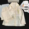 Conjunto de Dos Piezas Jacquard de Seda de Hielo para Mujer con Mangas Largas y Copas en el Pecho, Lujoso, Elegante, Suave y Amigable con la Piel, Ropa de Dormir para el Hogar