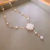 Collar de Perlas con Colgante Plisado Estilo Francés, Lujo Ligero y Sensación de Alta Gama, Cadena para Clavícula para Mujer, Accesorio de Cuello de Moda y Elegante con Diseño Único