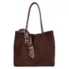 Bolsa casual de grande capacidade com estampa de leopardo, novo estilo 2026, versátil para mulheres, adequada para o dia a dia, bolsa de ombro, bolsa tote com uma vibe descontraída