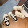 Sapatos Loafer Brancos Fofos e Diferentes para Dedão Grande de Mulher, Sapatos Brancos de Solado Grosso, Novos Tênis Casuais Esportivos Versáteis para Estudantes da Primavera de 2026