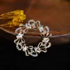 Broche de Alta Gama para Mujer de Moda Japonesa y Coreana Transfronteriza, Hebilla de Bufanda con Pedrería, Hebilla Antiexposición, Pin de Broche de Cristal, Accesorios para Traje