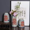 Vaso de cerâmica azul e branco Jingdezhen retrô pintado à mão vermelho palavra feliz pequeno vaso de flores sala de estar hidropônico desktop ornamentos japoneses