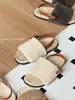 Sandalias retro de lana de punta abierta Mollykiki, nuevo modelo de principios de otoño, sandalias planas casuales versátiles de punta redonda para uso en exteriores