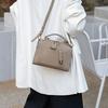 Bolsa de travesseiro de couro macio para mulheres 2023 Novo nicho de couro genuíno Boston bolsa de primeira camada bolsa de couro casual bolsa do mensageiro