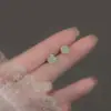 Novos Brincos Compactos Estilo Chinês Imitando Jade Hetian para Mulheres, Luxo Acessível, Brincos de Nicho High-End para Orelhas Furadas, Não é Necessário Remover Acessórios para Dormir