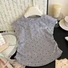 Camiseta de verano para niña de manga corta, ropa de bebé elegante, top moderno coreano personalizado para niños, hombros descubiertos, estampado de lunares y letras, manga corta