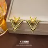 Pendientes de Letra V Micro-Embebidos de Venta Caliente Transfronterizos, Pendientes de Lujo Accesible de Moda Nicho de Dos Usos, Pendientes de Diseño Exquisito
