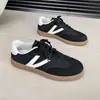 2025 Nuevos Zapatos Planos Casuales de Talla Grande Transfronterizos Combinación de Colores Retro Tendencia Zapatillas Deportivas Entrenamiento Moral Zapatos Blancos Zapatos de Mujer