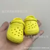 Comércio exterior transfronteiriço vendas domésticas Festival chaveiro pingente chinelos acessórios sapatos com furo pequeno sapatos pequenos fivela pingente de mochila