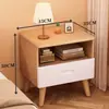 Mesita de noche de madera maciza para dormitorio del hogar 2026 Venta caliente Creativa Pequeño Armario de almacenamiento simple para niños Mesita de noche de tronco