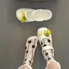 Zapatos planos decorativos florales con cuentas para mujer, estilo exquisito de verano 2026, zapatos antideslizantes para el hogar para niñas, zapatos planos de colorblock