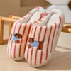 Novas Pantufas de Algodão Desenho Animado para Homens e Mulheres, Uso Doméstico, Pantufas de Pelúcia para Casal Outono e Inverno, Pantufas de Algodão de Inverno Atacado