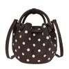 Bolso de mano de lunares de moda para mujer, nueva colección otoño 2026, elegante bolso cubo plisado, adecuado para ir al trabajo y uso casual, bolso cruzado