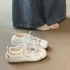 Zapatos de entrenamiento alemanes de cuero texturizado plateado, nueva colección de otoño, populares zapatos casuales estilo Mary Jane de ballet para mujer