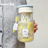 Taza de agua linda de gato para estudiantes mujeres, portátil, anticaída, con separador de té y pajilla, alto valor estético, adecuada para niñas, vaso de plástico de doble uso