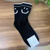 [Meia para Mulheres Importada de Dongdaemun, Coreia do Sul] Meias de Algodão Versáteis com Padrão de Linhas e Rosto Sorridente, Meias Cano Médio Estilo College Fofas