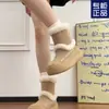 Botas de Neve com Solado Grosso para Mulheres 2025 Novo Inverno Forradas com Lã Espessadas Antiderrapantes Sapatos de Algodão do Nordeste Aumentando Altura Peludas Quentes Botas Curtas