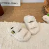 Pantuflas de Felpa para Niños 2026 Otoño/Invierno Nuevas Medias Pantuflas Abiertas Versátiles para el Hogar Pantuflas de Una Correa Cálidas de Algodón