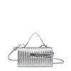 Bolsa de mão transfronteiriça para mulheres, novo estilo 2026, bolsa quadrada pequena orientada para exportação, bolsa popular com fecho de metal, bolsa versátil de ombro e transversal