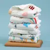 Toalla infantil de gasa de alta densidad suave absorbente con estampado de dibujos animados toalla para bebé toalla facial infantil para el hogar venta al por mayor de fábrica