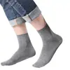 Meias Versáteis de Cor Sólida Preto e Branco de Cano Médio-Alto para Homens, Meias de Outono e Inverno para Mulheres, Meias Esportivas e de Lazer por Atacado Meias Femininas