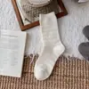 Meias até o meio da panturrilha de renda cinza, novo estilo outono e inverno, versão coreana de celebridade da internet de Dongdaemun, meias de algodão canelado torcido de cor sólida estilo slouch para mulheres