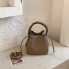 Bolso cubo casual de diseño de nicho transfronterizo, bolso de hombro para mujer moderno y elegante, bolso de mano moderno y versátil