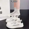 Sapatos Brancos de Couro de Vaca de Primeira Camada Sapatos Femininos 2026 Outono Novo Versátil Confortável Tênis Leve Casual Esportivo