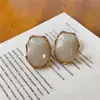 Pendientes de Titanio de Moda Europea y Americana Ondas Irregulares de Color Resina Múltiples Estilos Acero Inoxidable Ornamentos para Orejas de Temperamento de Nicho