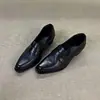 Mocassins Femininos de Couro Macio Estilo Britânico 2026 Novos Retro Bico Quadrado Pequeno Salto Grosso Sapatos de Uma Sola para o Trabalho Slip-on Sapatinhos de Couro