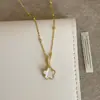 Collar Colgante de Flor de Doble Cara con Esmalte Rojo y Nácar Inspirado en el Diseño para Mujer, Cadena de Cuello de Moda Única y Exquisita, Cadena para Suéter
