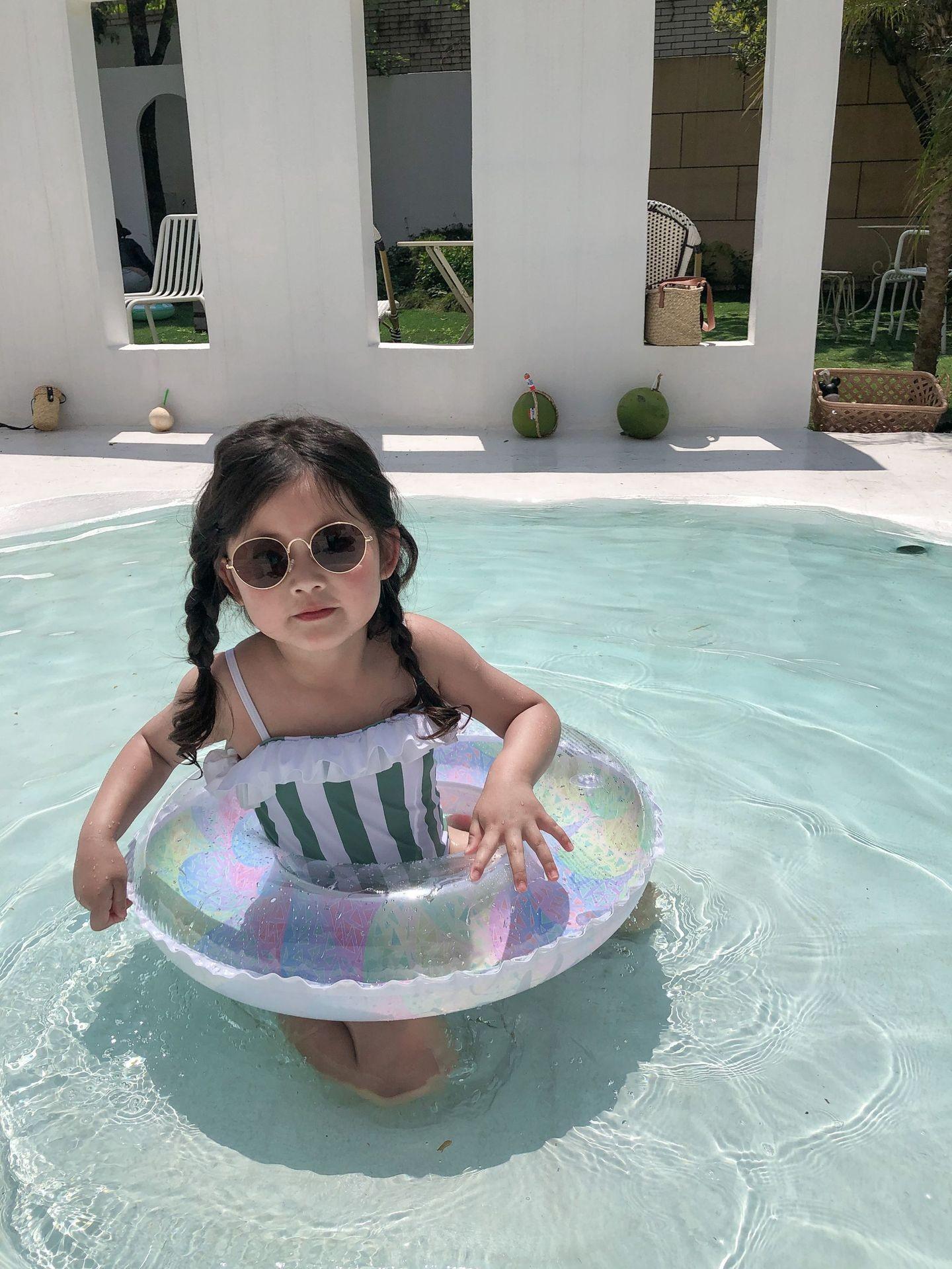 缤纷炫彩彩虹游泳圈5