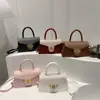 Otoño e Invierno Sencillo 2026 Parche de Letras Gran Capacidad Nueva Moda Textura Retro Bolso Pequeño Cuadrado de Hombro Cruzado para Mujer