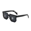 Gafas de sol cuadradas de mosaico divertidas negras con texto personalizado, gafas de píxeles, accesorios para sesiones de fotos de reunión anual y fiesta de cumpleaños