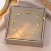 Colar de Aço Titânio com Franjas e Pingente Nariz de Porco Estilo Europeu e Americano de Luxo Leve para Mulheres, Corrente de Clavícula Longa em Camadas Exquisita e de Alta Qualidade para Outono e Inverno