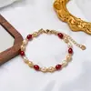 Pulsera de cadena de perlas artificiales de lujo ligero francés, temperamento simple, estilo frío de Ins, pulsera para mejor amiga, joyería de mano para mujer