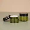 Las botellas de crema de 30g y 50g se embotellan con materiales de empaque cosmético de stock.