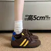 Otoño 2026 Estilo Coreano Zapatos de Argan para Personas Bajas que Aumentan la Altura con Cordones Casuales de Caña Baja para Exteriores Zapatos de Mujer Moda Zapatos de Entrenamiento Alemanes